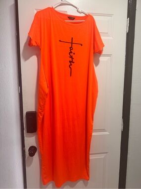 chic Bright Orange Short-Sleeve Shirt with 'faith' Script